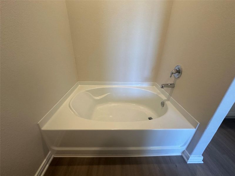 Furnished interior view inside a new home in Sweetwater Ridge, Conroe (Image 7).