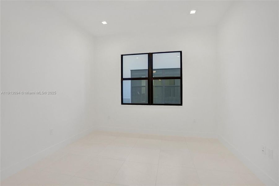 Spacious, unfurnished interior of a new home in Apex at Avenir, Palm Beach Gardens (Image 25).