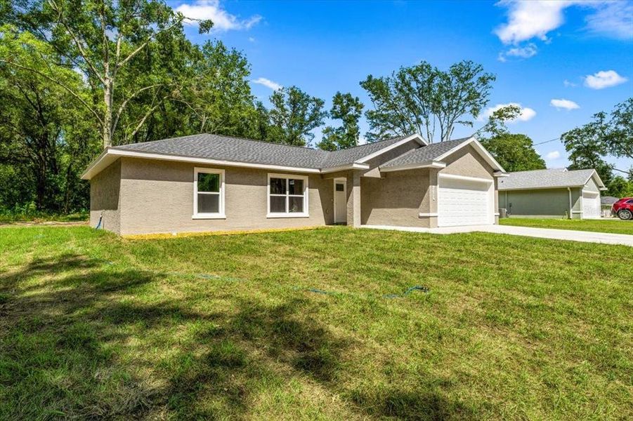 Exterior details and patio area of a home in , Ocala (Image 24).