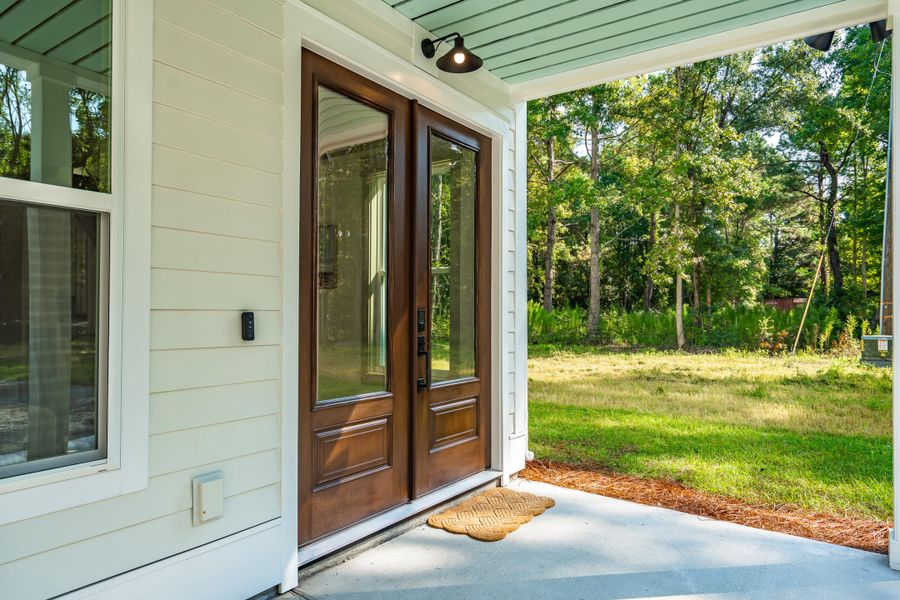 Exterior details and patio area of a home in , Johns Island (Image 4).