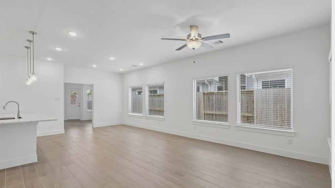Spacious, unfurnished interior of a new home in Meridiana Townhomes, Iowa Colony (Image 13).