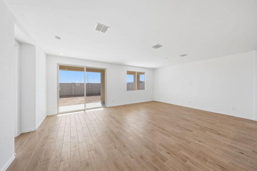 Spacious, unfurnished interior of a new home in Tierra Vistoso, Surprise (Image 8).