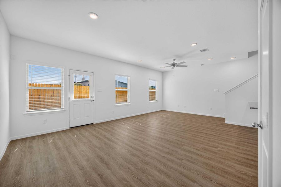 Spacious, unfurnished interior of a new home in , Houston (Image 14).