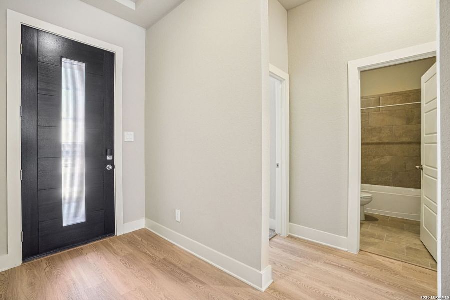 Spacious, unfurnished interior of a new home in Estancia Ranch - Classic Series, San Antonio (Image 35).