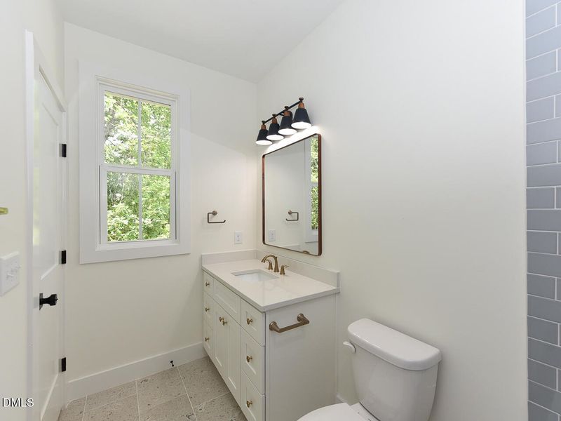 Interior - upstairs - full bath - ok Interior - upstairs - full bath - ok