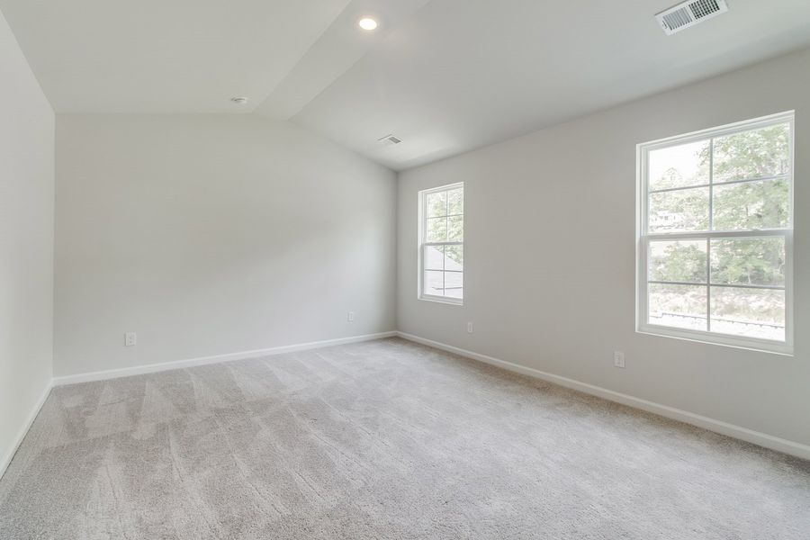 Spacious, unfurnished interior of a new home in Bluefield, Lexington (Image 19).