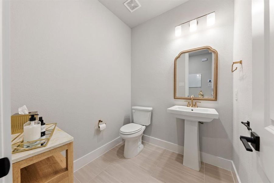 Furnished interior view inside a new home in , Dallas (Image 13). Furnished interior view inside a new home in , Dallas (Image 13).