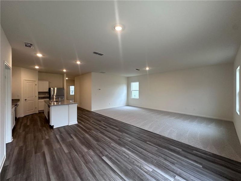 Spacious, unfurnished interior of a new home in Mt. Tabor Ridge, Dallas (Image 8). Spacious, unfurnished interior of a new home in Mt. Tabor Ridge, Dallas (Image 8).