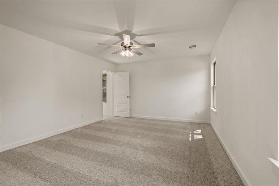 Spacious, unfurnished interior of a new home in Runaway Bay, Runaway Bay (Image 34).