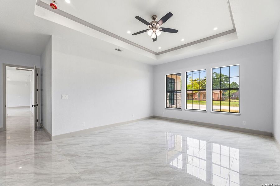 Spacious, unfurnished interior of a new home in , Selma (Image 16).