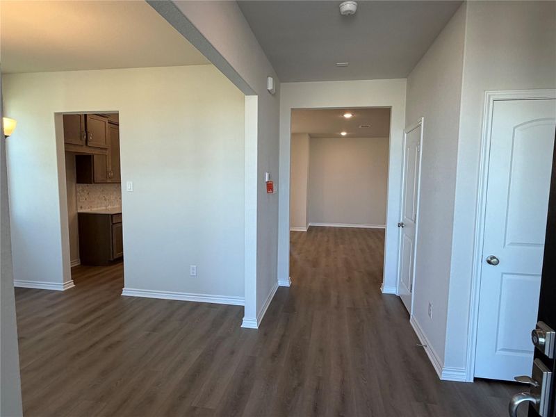 Spacious, unfurnished interior of a new home in Lariat, Liberty Hill (Image 19).