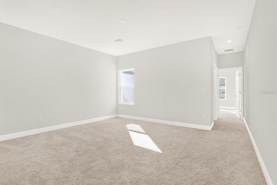 Spacious, unfurnished interior of a new home in , Seminole (Image 15).
