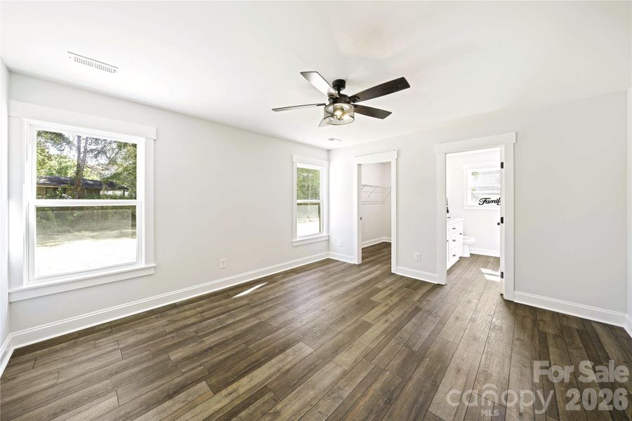Main Bedroom without virtual staging.