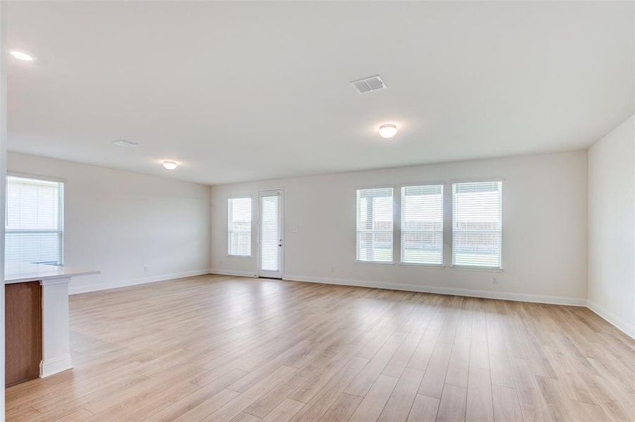 Spacious, unfurnished interior of a new home in Sierra Vista at Kelly Ranch, Aledo (Image 14).