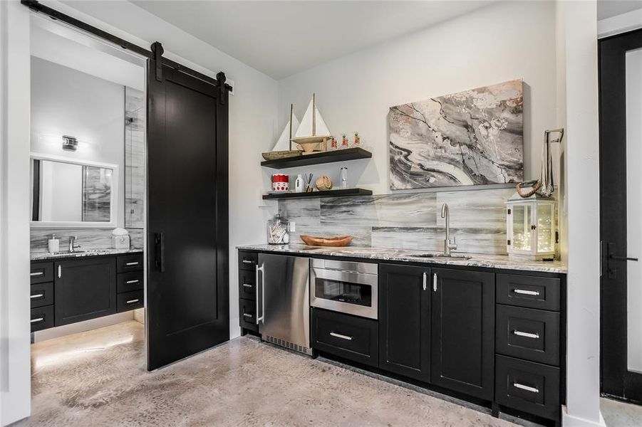 Furnished interior view inside a new home in , Horseshoe Bay (Image 13).