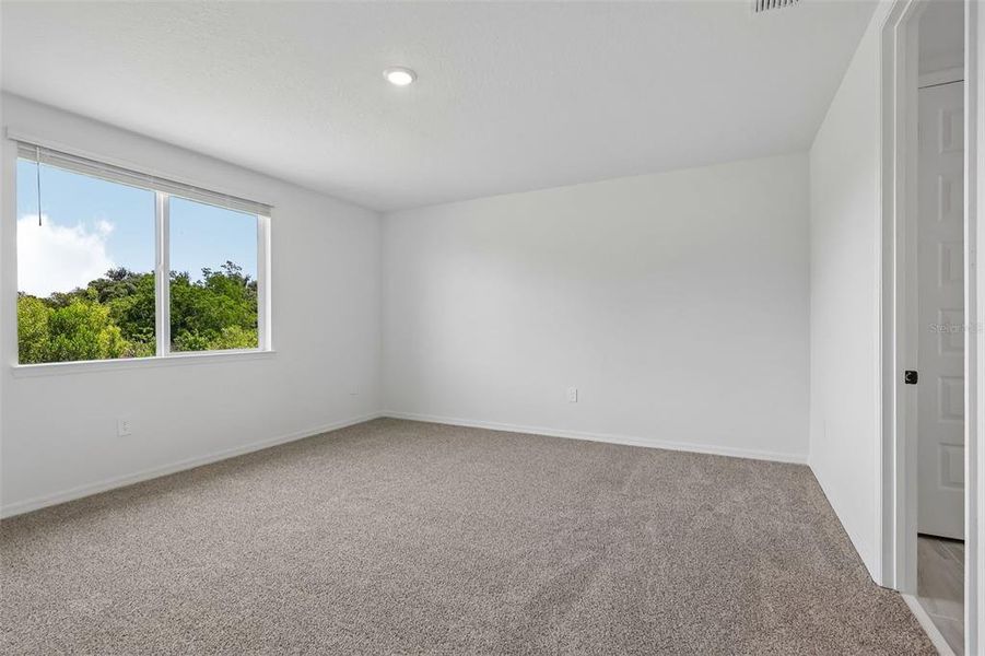 Spacious, unfurnished interior of a new home in The Grove at Stuart Crossing - Signature Series, Bartow (Image 30).