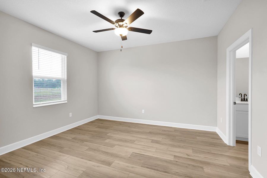 Spacious, unfurnished interior of a new home in Jennings Farm, Middleburg (Image 20).