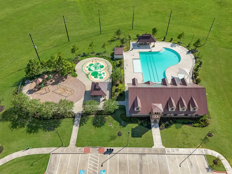 Community amenities in Briarwood Crossing, Rosenberg (Image 16).