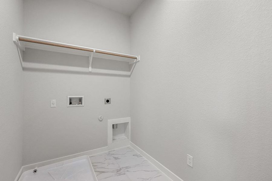 Spacious, unfurnished interior of a new home in Heritage, Dripping Springs (Image 30).