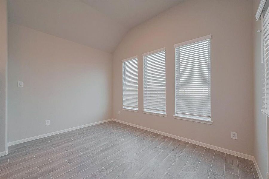Spacious, unfurnished interior of a new home in River Ranch, Dayton (Image 33).