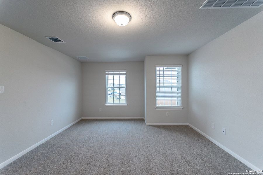 Spacious, unfurnished interior of a new home in Cloud Country, New Braunfels (Image 13).