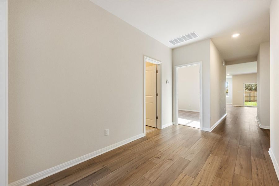 Representative images and renderings are for illustrative purposes. Actual structural options and design finishes of home may vary.