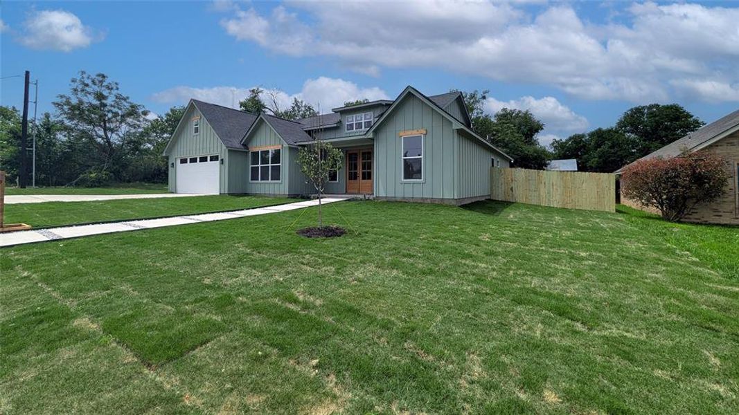 Front exterior of a new home in , Weatherford, TX, highlighting curb appeal (Image 22).