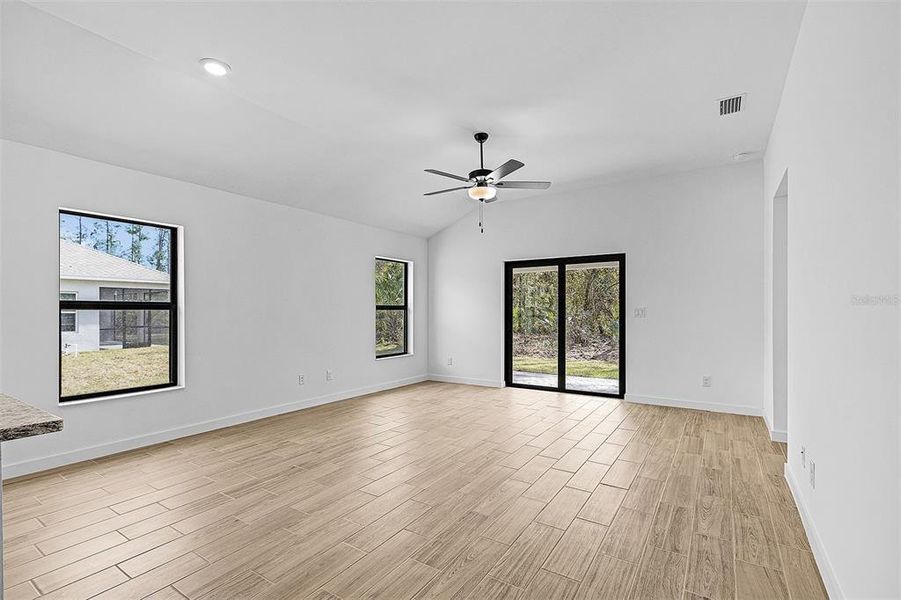 Spacious, unfurnished interior of a new home in Port Charlotte, North Port (Image 15).