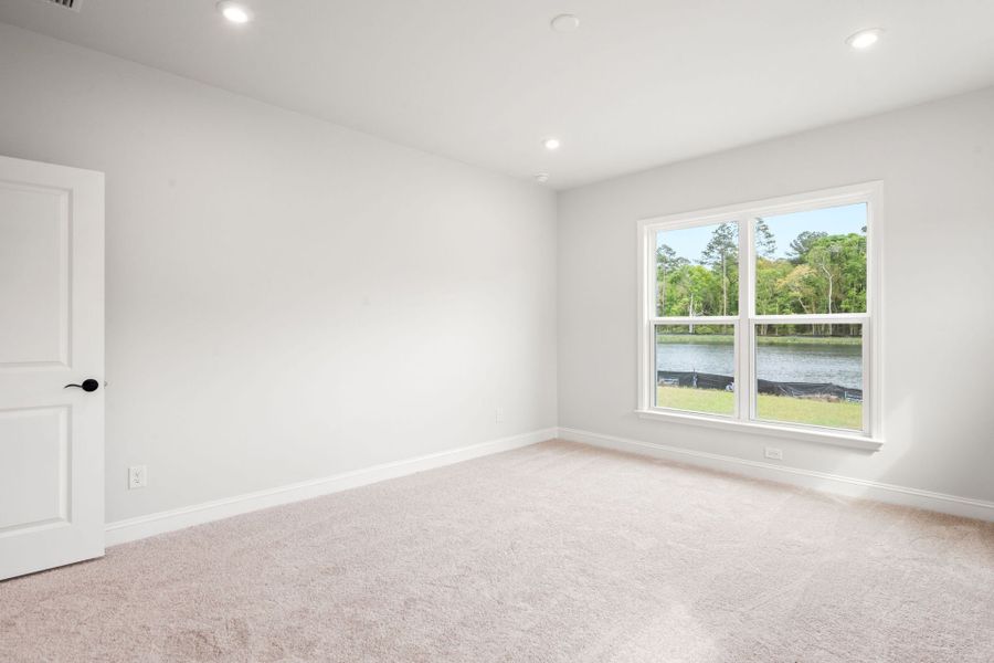 Spacious, unfurnished interior of a new home in Waterways, Richmond Hill (Image 17).