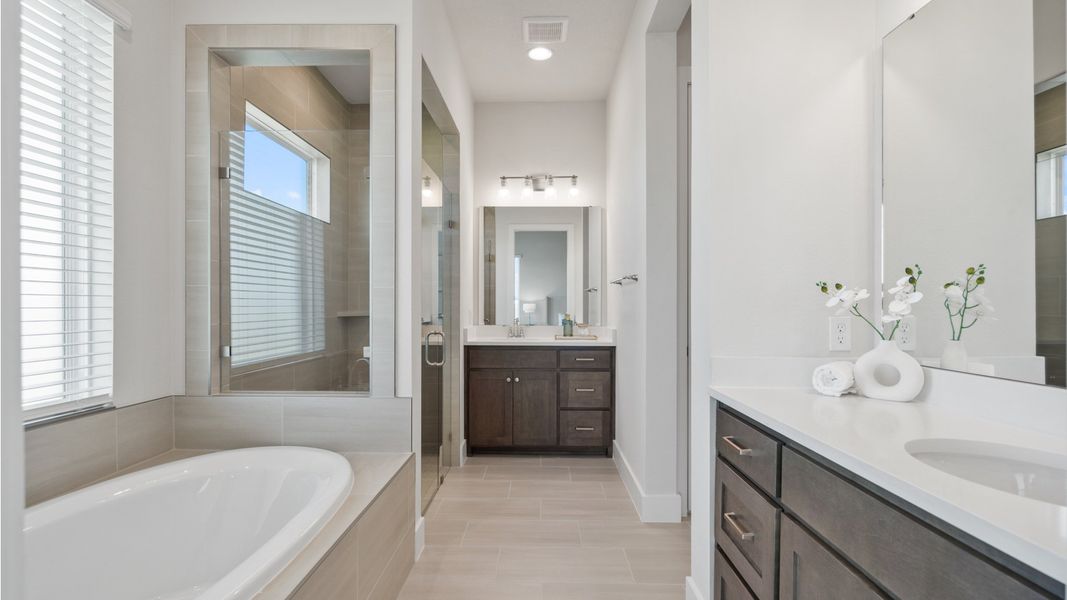 Representative furnished interior of a home built from the 2011F by Perry Homes in Magnolia Bay, Nokomis (Image 15). Representative furnished interior of a home built from the 2011F by Perry Homes in Magnolia Bay, Nokomis (Image 15).