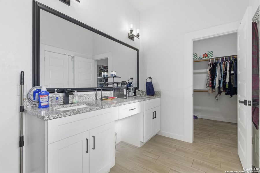 Furnished interior view inside a new home in , La Vernia (Image 8).