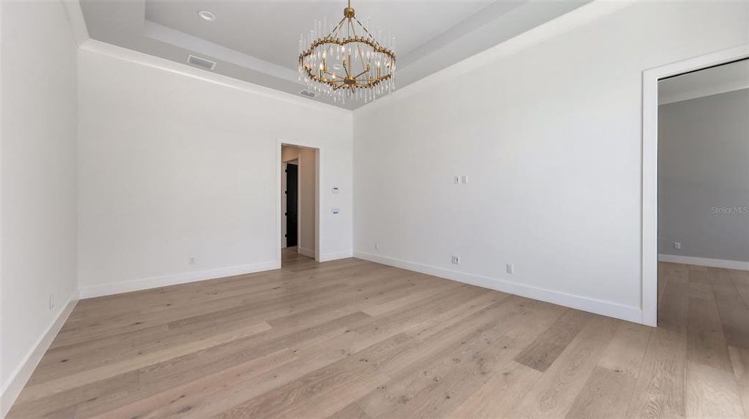 Spacious, unfurnished interior of a new home in , Longboat Key (Image 46).