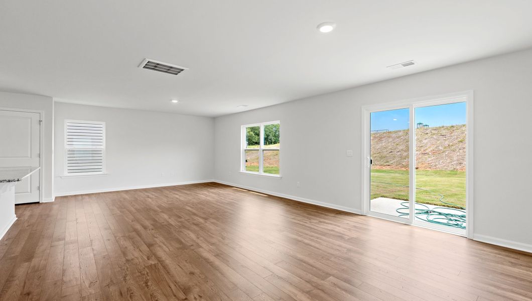 Spacious, unfurnished interior of a new home in Baxter Village, Boiling Springs (Image 16).