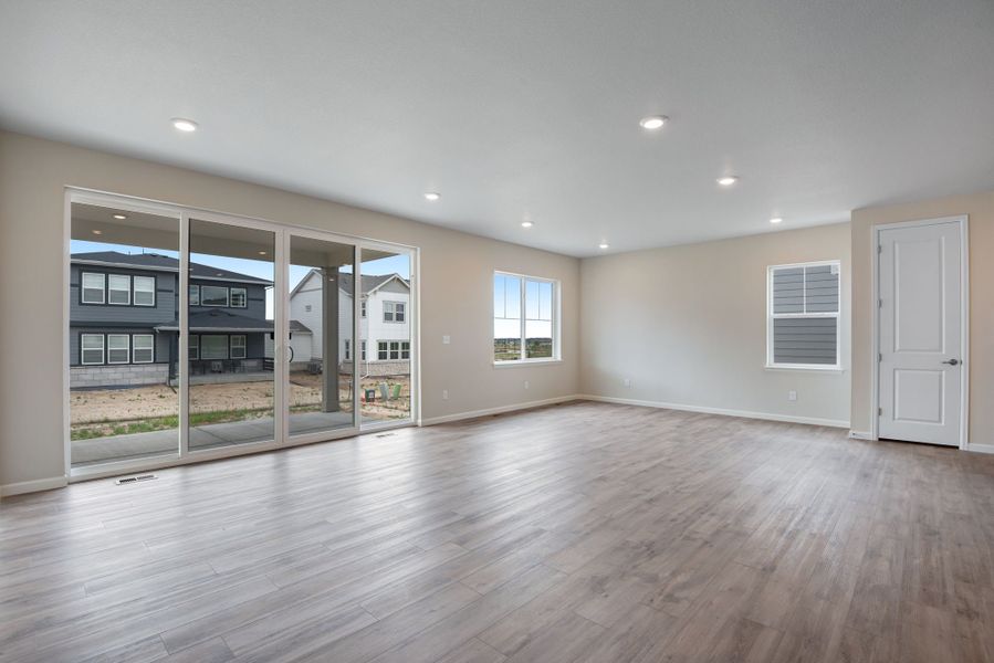 Spacious, unfurnished interior of a new home in The Aurora Highlands, Aurora (Image 19).
