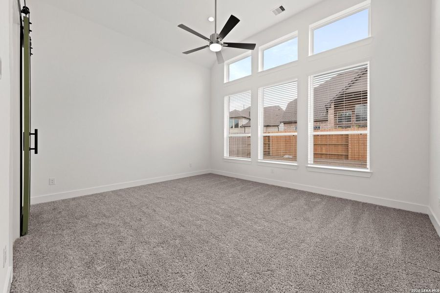 Spacious, unfurnished interior of a new home in Village at Three Oaks, Seguin (Image 5).