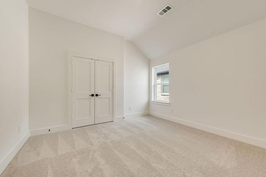 Spacious, unfurnished interior of a new home in Edgewater, Fate (Image 23).