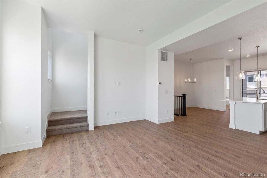 Spacious, unfurnished interior of a new home in Dillon Pointe - Skyview, Broomfield (Image 10).