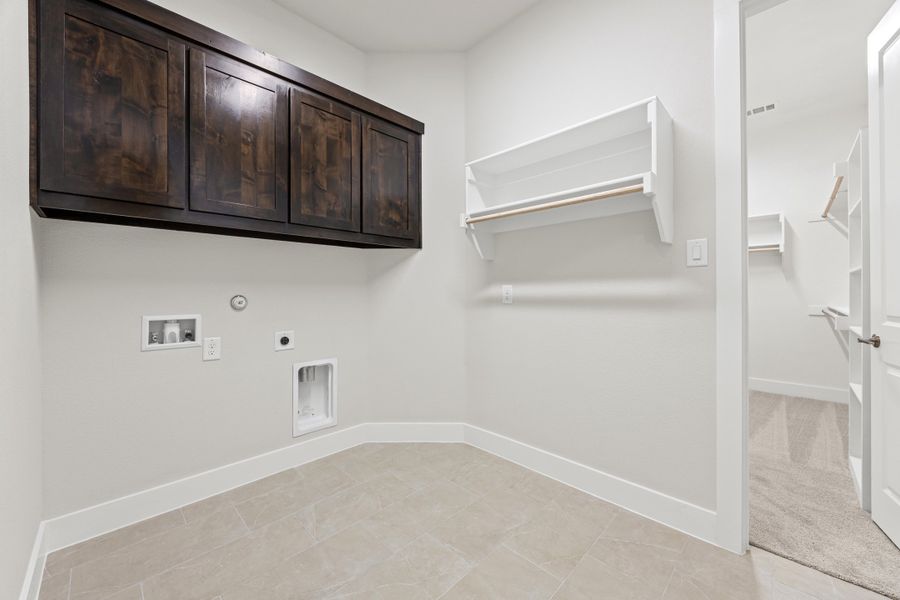 Spacious, unfurnished interior of a new home in Tuscan Estates, Waxahachie (Image 26).