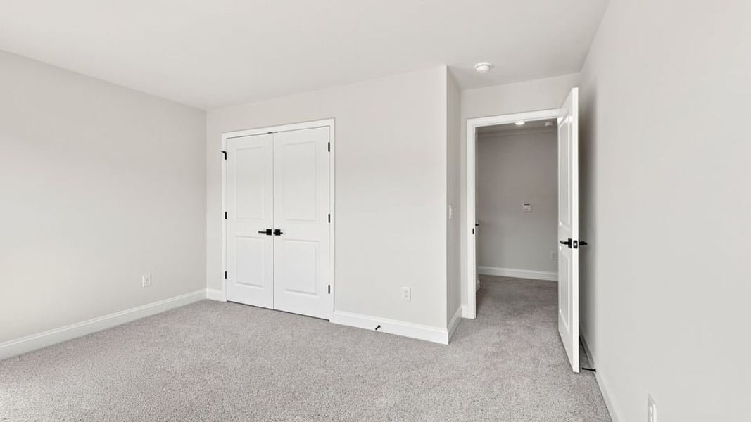 Spacious, unfurnished interior of a new home in Shadowood, Seneca (Image 33).