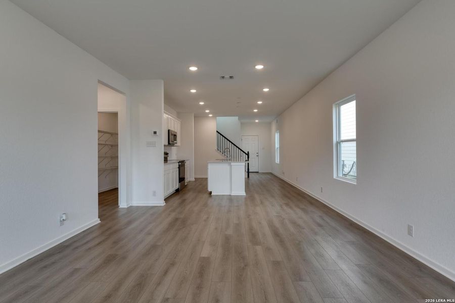 Spacious, unfurnished interior of a new home in Hennersby Hollow, San Antonio (Image 14). Spacious, unfurnished interior of a new home in Hennersby Hollow, San Antonio (Image 14).
