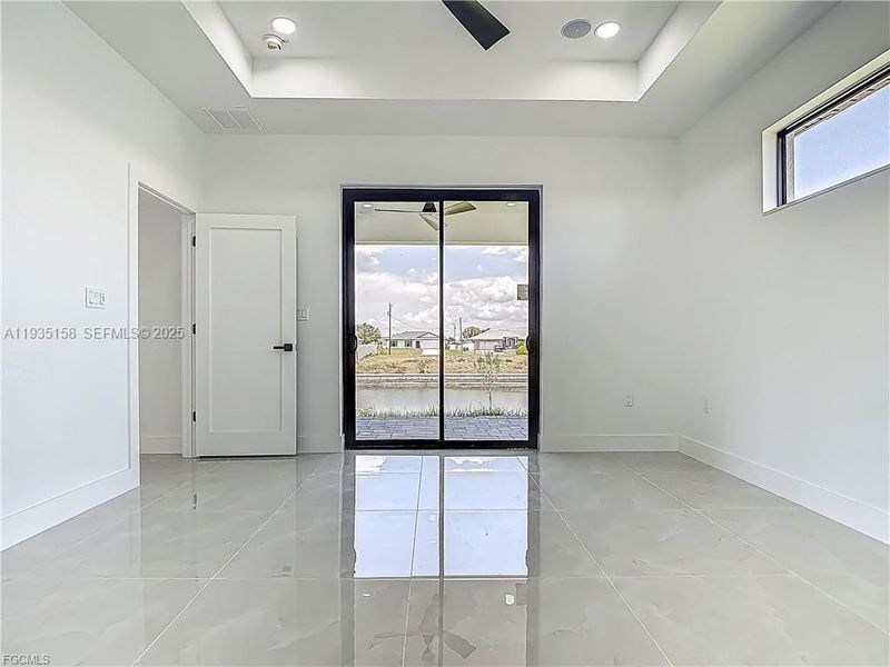 Spacious, unfurnished interior of a new home in , Cape Coral (Image 7).