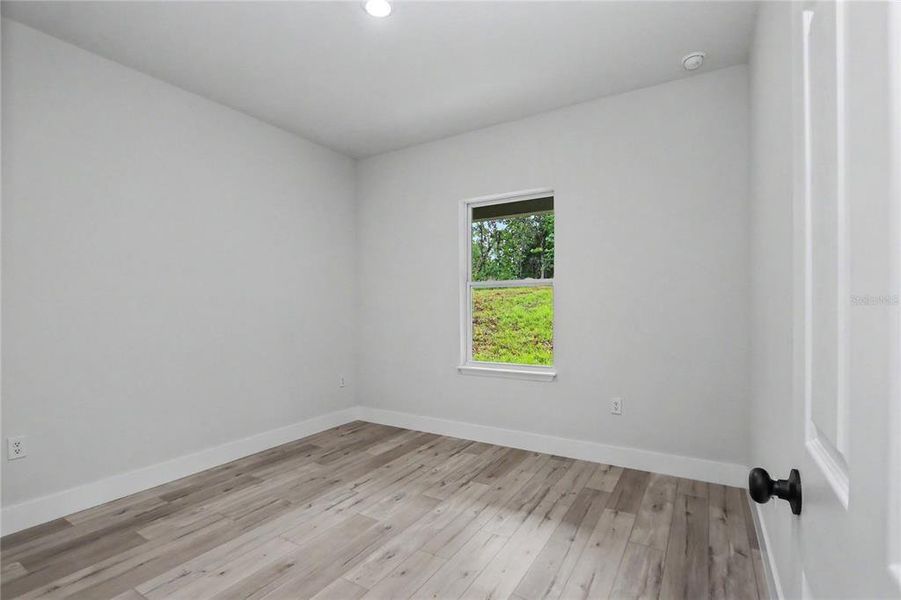 Spacious, unfurnished interior of a new home in , Citrus Springs (Image 18).