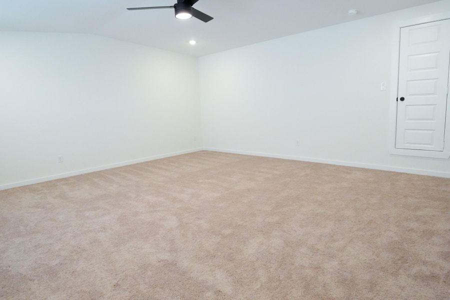 Spacious, unfurnished interior of a new home in Foxtail Palms, Manvel (Image 32).