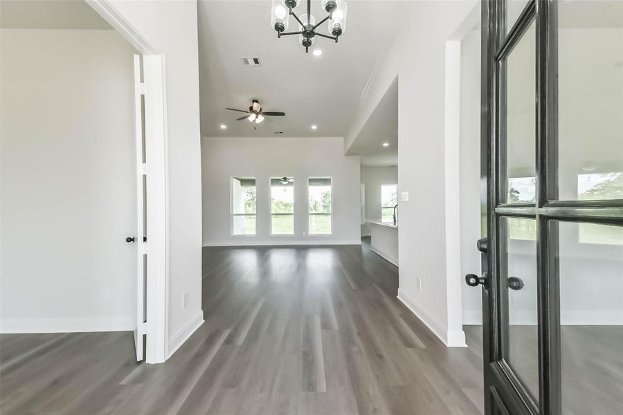 Spacious, unfurnished interior of a new home in , Baytown (Image 39).