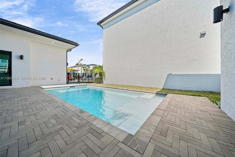 Exterior details and patio area of a home in , Hollywood (Image 32).