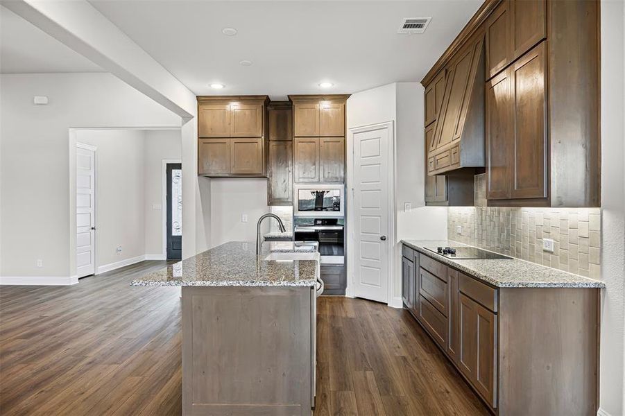 Furnished interior view inside a new home in Tuscan Estates (1 Acre Lots), Waxahachie (Image 7). Furnished interior view inside a new home in Tuscan Estates (1 Acre Lots), Waxahachie (Image 7).