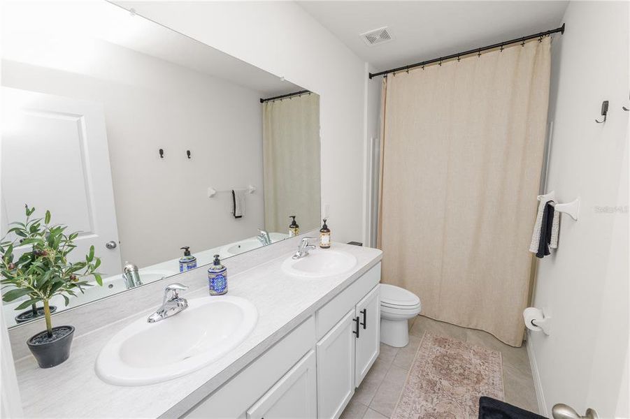 Furnished interior view inside a new home in , Plant City (Image 7).