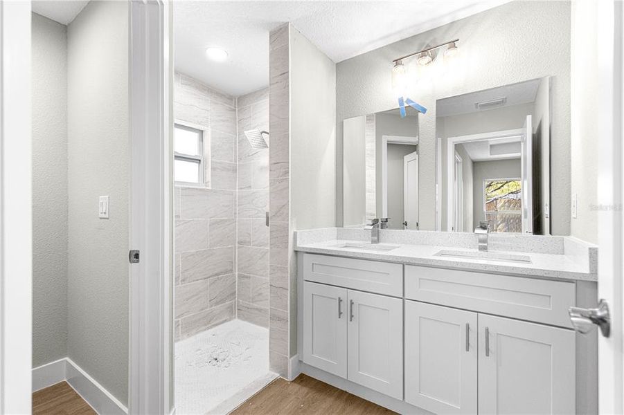 Furnished interior view inside a new home in , Ocklawaha (Image 8).