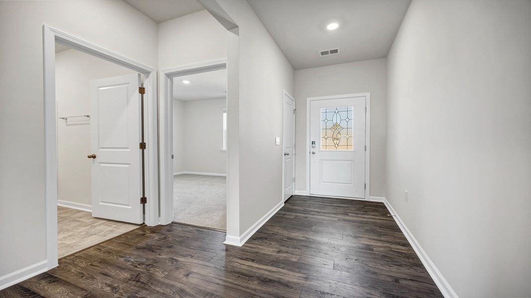Spacious, unfurnished interior of a new home in Sease's Pond, Gilbert (Image 24).