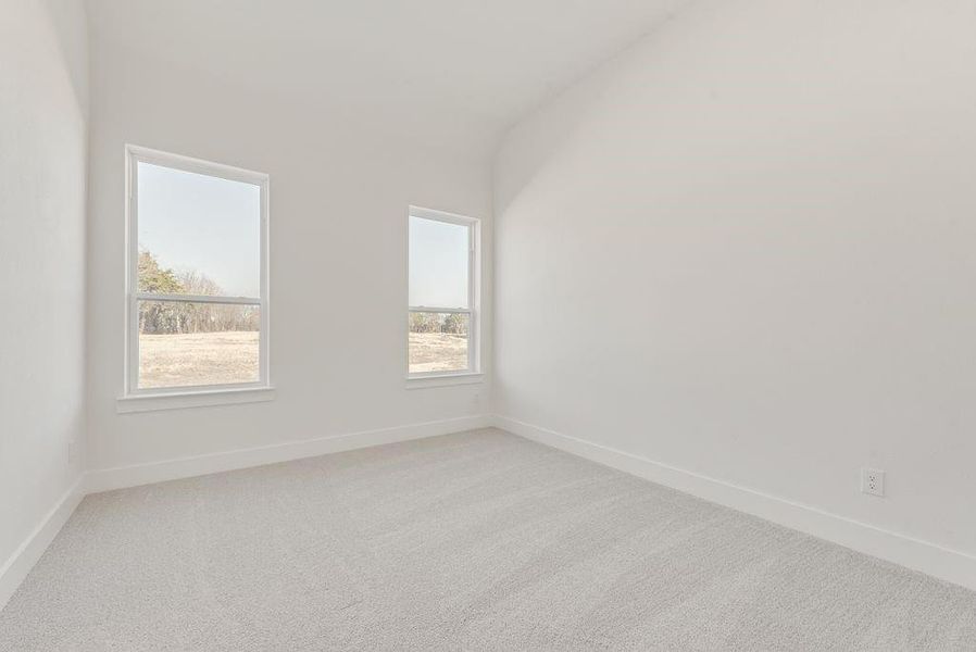 Spacious, unfurnished interior of a new home in Heath Golf & Yacht Club, Heath (Image 26).